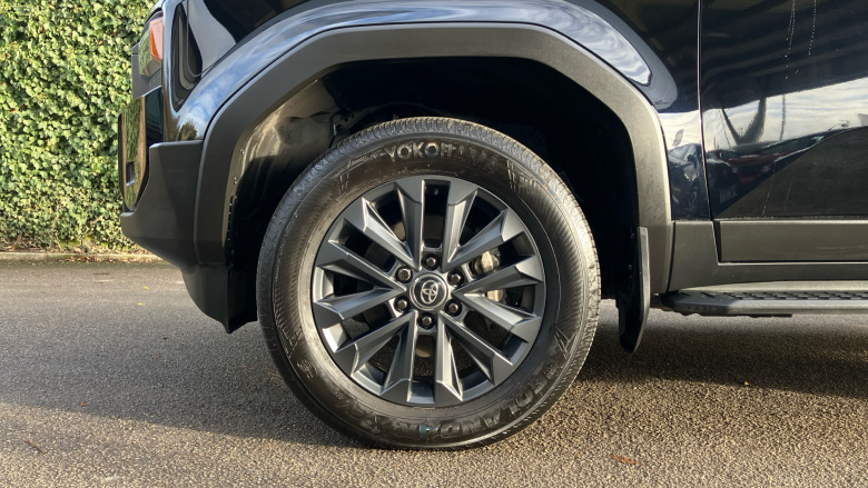 Toyota Land Cruiser 2.8 D-4D 204 Invincible 5dr Auto [7 Seat] Diesel Station Wagon